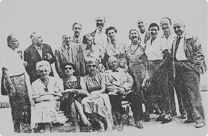 Ernst Mahle, Hans Schmidt, Arnold Loewens, Otto Julius Hartmann, Sra. Loewens, Walter Kroekel, Sra. Mahle, Lia Fuldauer, Dirk Berkhout, Marianne Lanz, Rudolf Lanz, Karl Ulrich, Bertita Kroekel, Melanie Schmidt, Selma Berkhout, Paulo A. Bromberg.