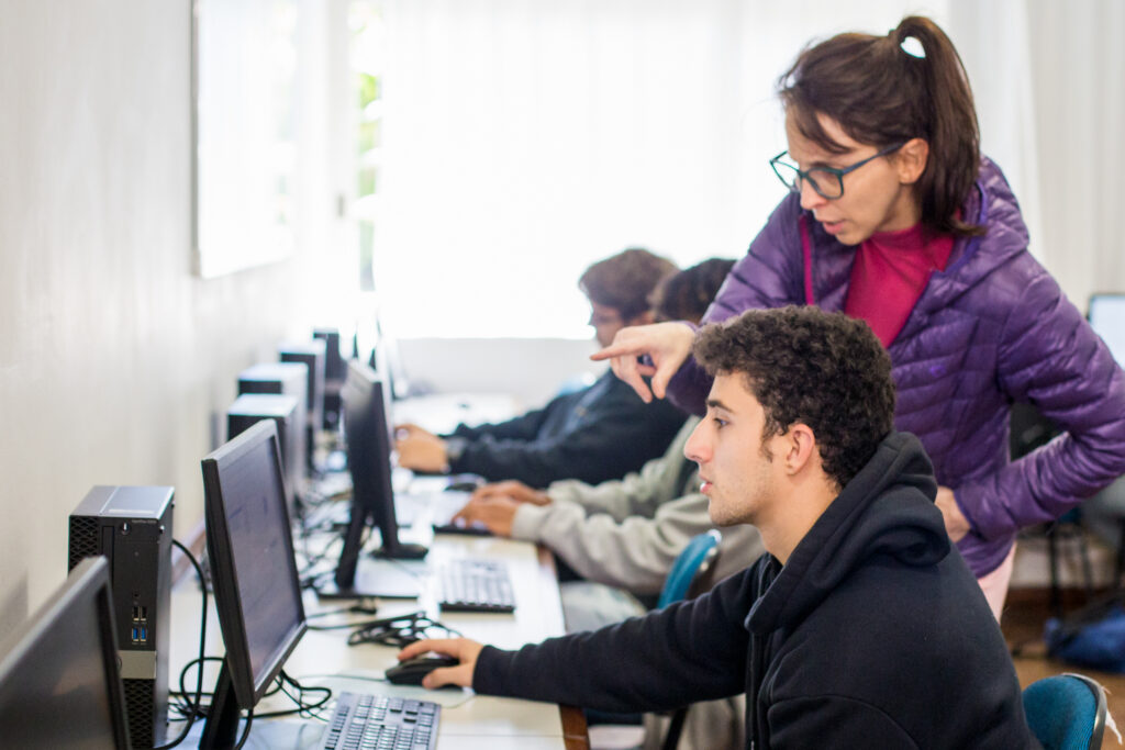 aula-computacao-tecnologia-escola-waldorf-rudolf-steiner-ensino-medio